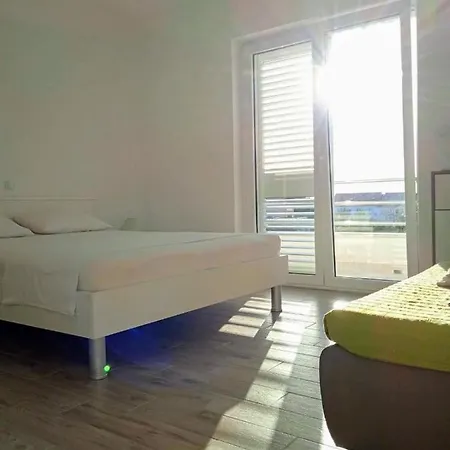 アパート Blanca ツァヴタット