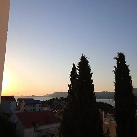 Blanca アパート ツァヴタット